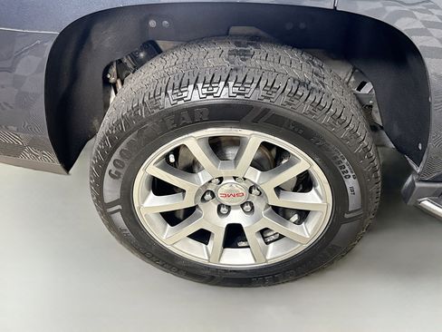 Used 2020 GMC Yukon Denali w/ Enhanced Security Package image 33