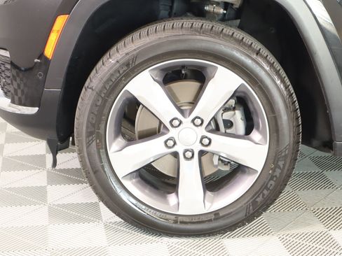 Used 2021 Jeep Grand Cherokee L Limited w/ Luxury Tech Group II image 21