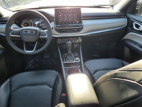 Used 2024 Jeep Compass Limited image 15