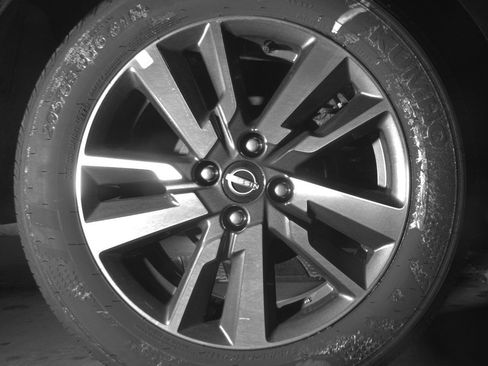 Used 2025 Nissan Versa SV FWD image 15