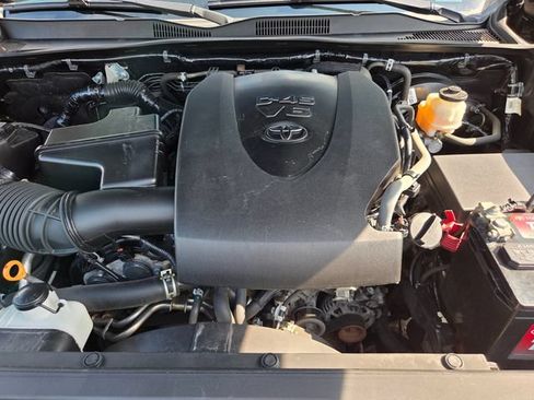 Used 2019 Toyota Tacoma TRD Sport AWD/4WD image 29
