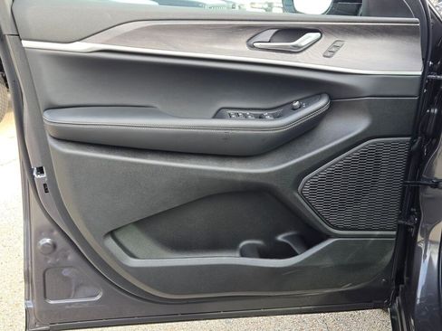 New 2025 Jeep Grand Cherokee L Limited w/ Luxury Tech Group II image 23