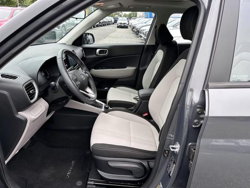 Used 2024 Hyundai Venue SEL FWD image 11