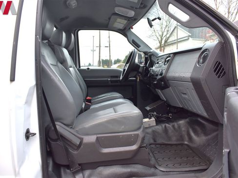 Used 2016 Ford F550 4x4 Regular Cab Super Duty image 31