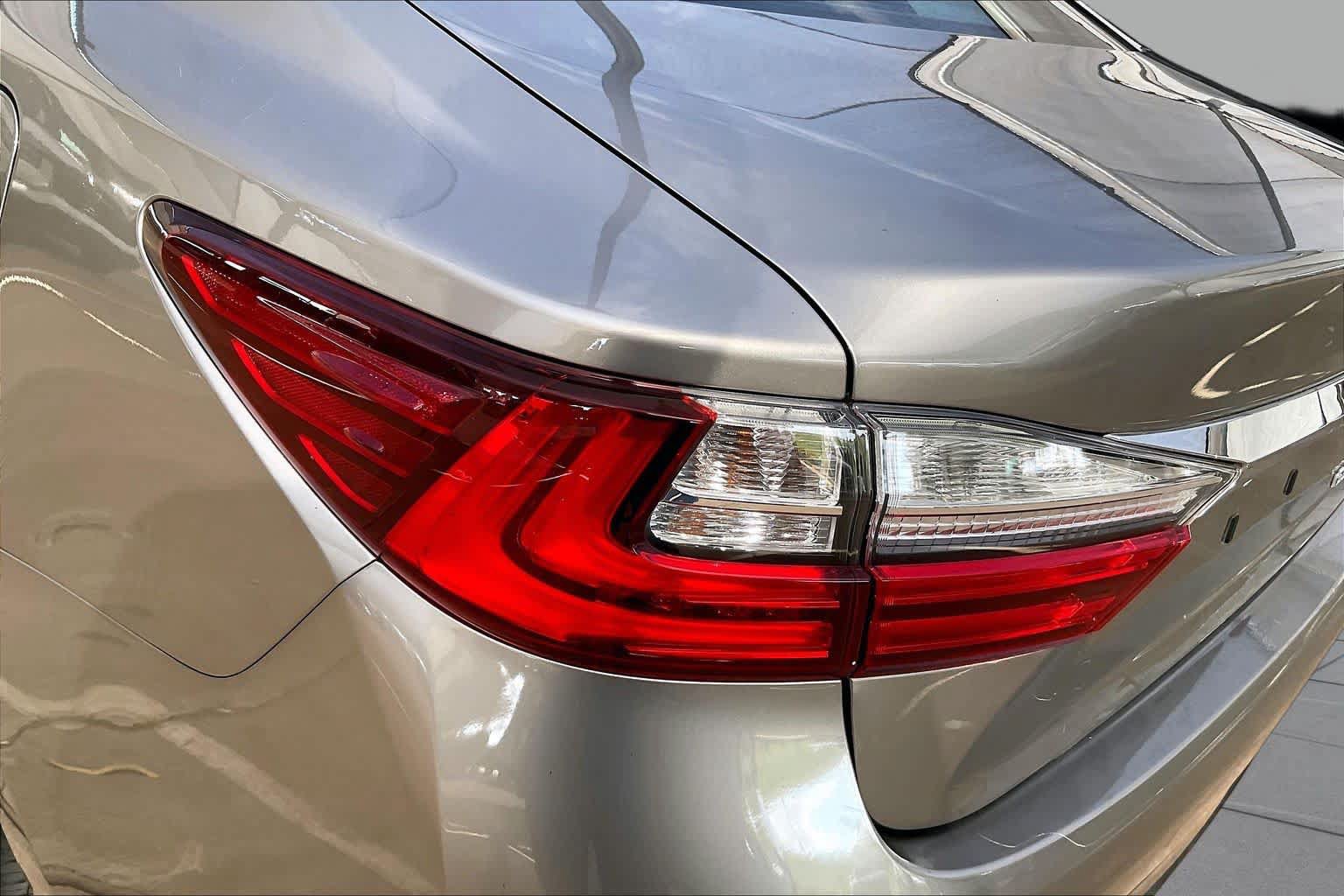 Used 2017 Lexus ES 350 w/ Navigation System Package FWD image 27