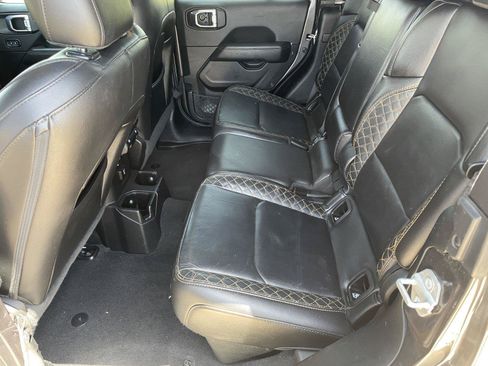 Used 2021 Jeep Gladiator Overland AWD/4WD image 27