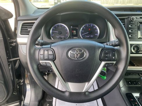 Used 2019 Toyota Highlander LE image 15