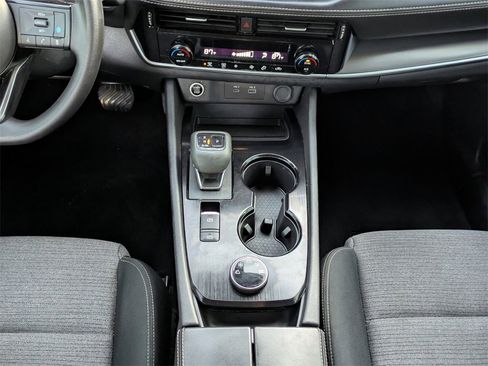 Used 2022 Nissan Rogue SV image 19