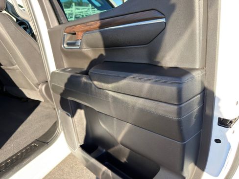 Used 2024 GMC Sierra 1500 SLT image 13