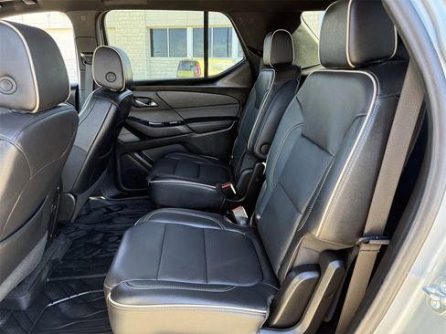 Used 2023 Chevrolet Traverse Premier image 28
