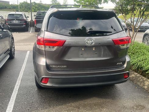 Used 2019 Toyota Highlander XLE FWD image 15