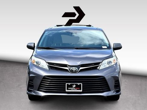 Used 2020 Toyota Sienna LE FWD image 3
