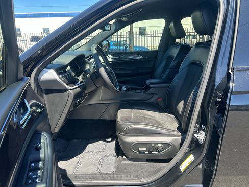 Used 2023 Jeep Grand Cherokee Altitude AWD/4WD image 14