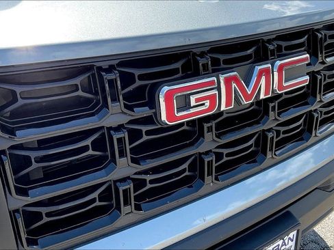 Used 2024 GMC Canyon Elevation w/ Elevation Premium Package image 30