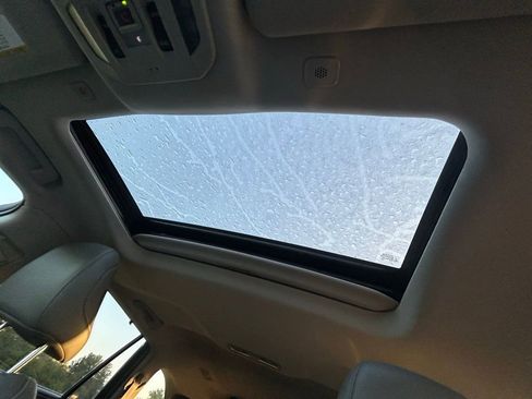 Used 2023 Toyota Highlander Limited image 32