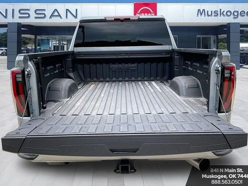 Used 2025 GMC Sierra 2500 AT4 AWD/4WD image 7