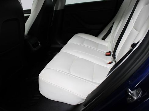 Used 2022 Tesla Model 3 image 21
