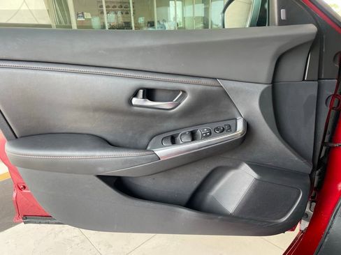 Certified 2022 Nissan Sentra SR w/ Lighting Package FWD image 9