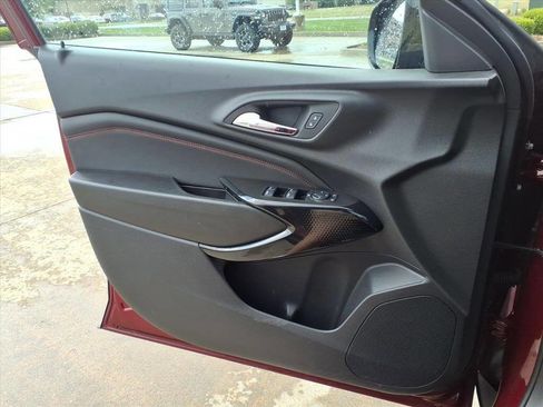 Used 2025 Chevrolet Trax RS image 21