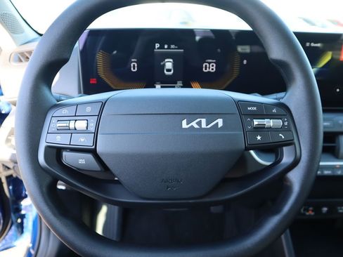 New 2025 Kia K4 LXS image 26