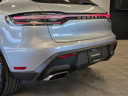 Certified 2026 Porsche Macan AWD/4WD image 8