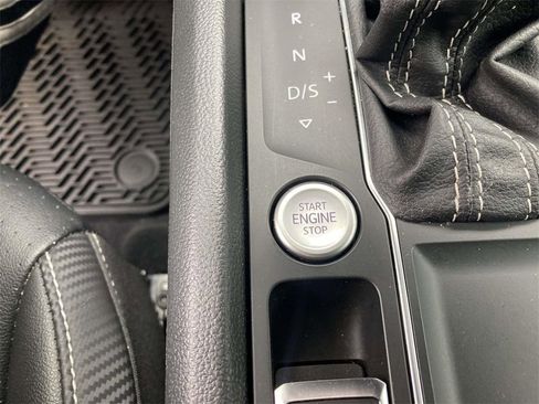 Used 2021 Volkswagen Atlas Cross Sport SE image 15