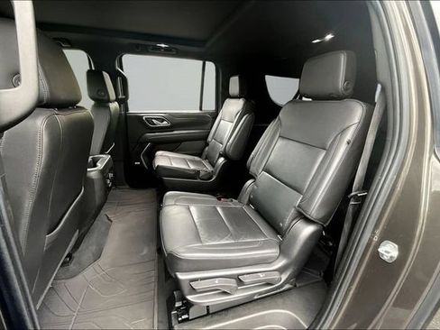 Used 2021 Chevrolet Suburban LT w/ LT Signature Package AWD/4WD image 22