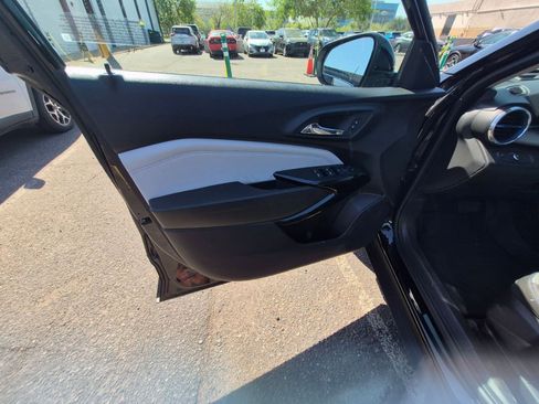 Used 2025 Chevrolet Trax LT w/ LT Convenience Package image 11