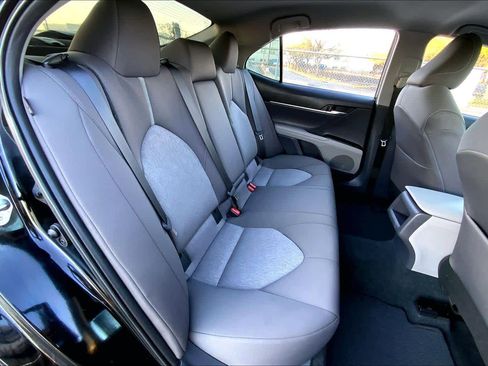 Used 2022 Toyota Camry LE image 19