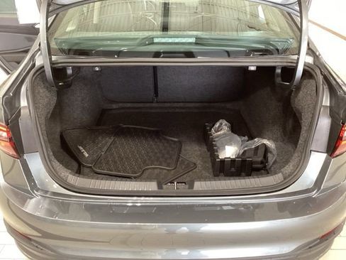 Used 2025 Volkswagen Jetta SE w/ Sunroof Package image 17