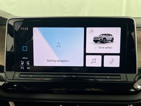Used 2025 Volkswagen Atlas SE AWD/4WD image 19
