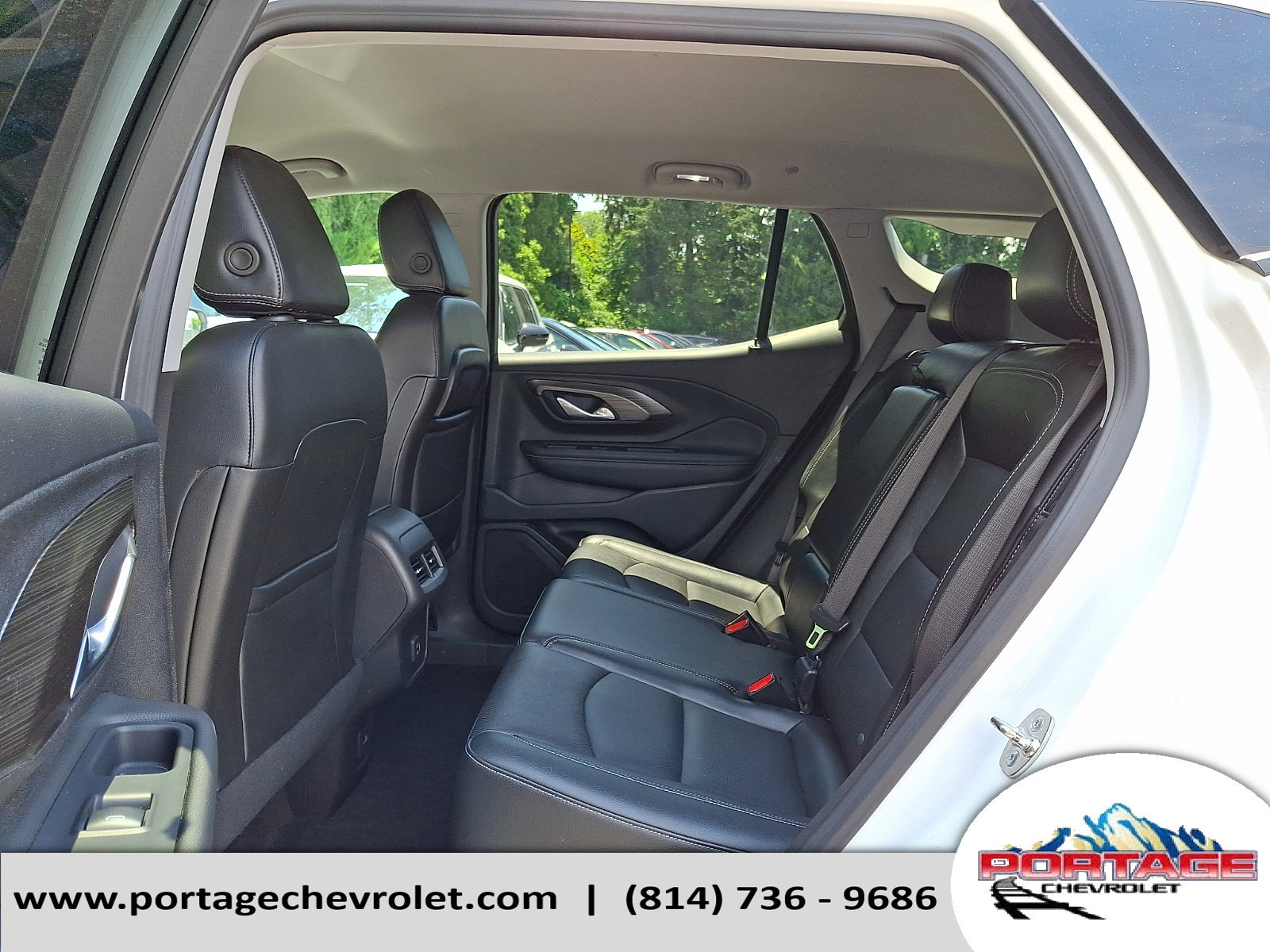 Used 2024 GMC Terrain SLT AWD/4WD image 11