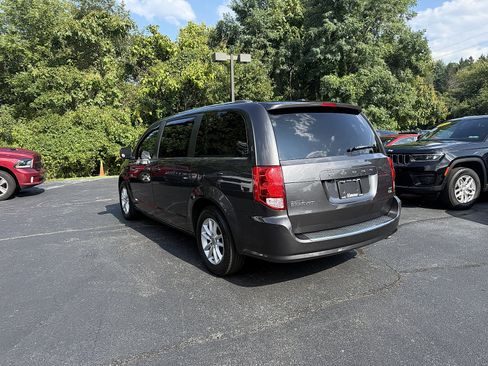 Used 2018 Dodge Grand Caravan SXT FWD image 4