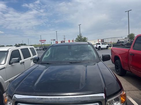 Used 2017 GMC Canyon SLE w/ SLE Convenience Package RWD image 3