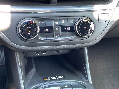 Used 2025 Buick Envista Preferred w/ Convenience II Package FWD image 16