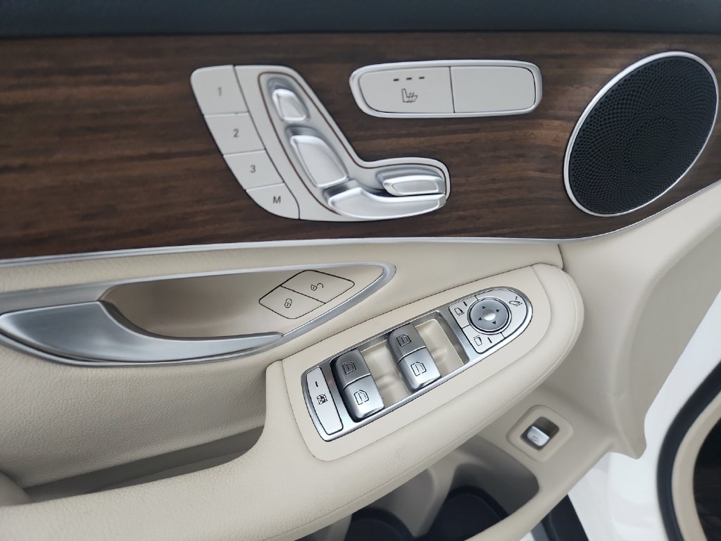 Used 2022 Mercedes-Benz GLC 300 4MATIC image 23