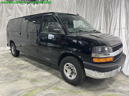 Used 2016 Chevrolet Express 3500 LT w/ LT Preferred Equipment Group image 2