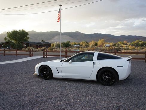Used 2011 Chevrolet Corvette Coupe w/ 1LT RWD image 13
