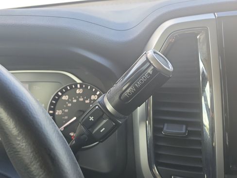 Used 2021 Nissan Titan SV w/ SV Convenience Package RWD image 31