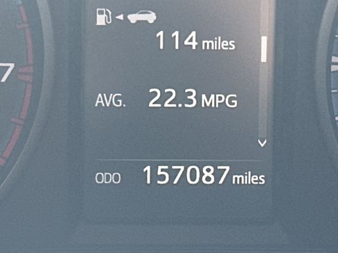 Used 2018 Toyota RAV4 LE FWD image 3