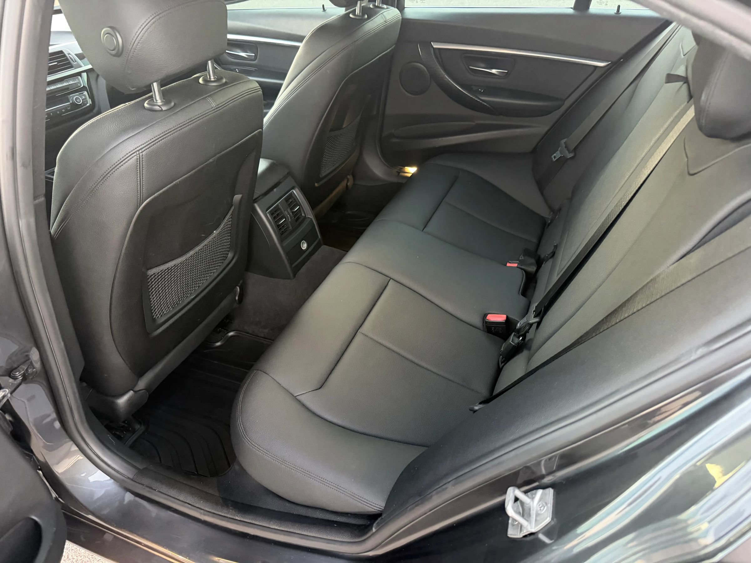 Used 2017 BMW 330i Sedan RWD image 14
