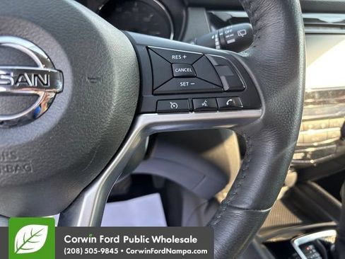 Used 2018 Nissan Rogue SV AWD/4WD image 18