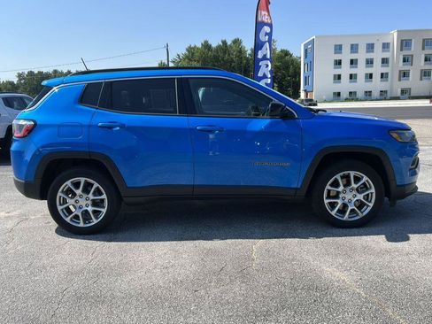 Used 2024 Jeep Compass Latitude AWD/4WD image 10