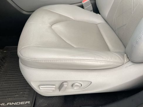 Used 2021 Toyota Highlander Platinum AWD/4WD image 12
