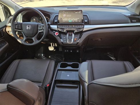 Used 2025 Honda Odyssey Touring image 13