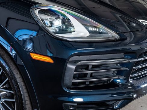 Used 2022 Porsche Cayenne Platinum Edition image 18