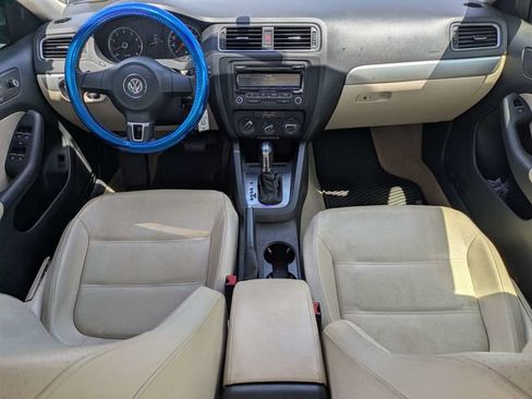 Used 2013 Volkswagen Jetta SE FWD image 15