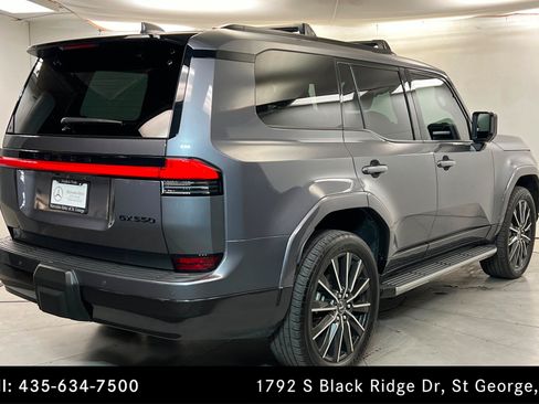 Used 2024 Lexus GX 550 w/ Accessory Package (Z1) AWD/4WD image 5