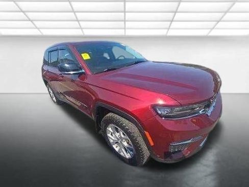 Used 2022 Jeep Grand Cherokee Limited w/ Luxury Tech Group II AWD/4WD image 2