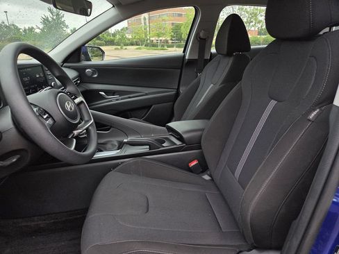 Used 2025 Hyundai Elantra SE FWD image 12